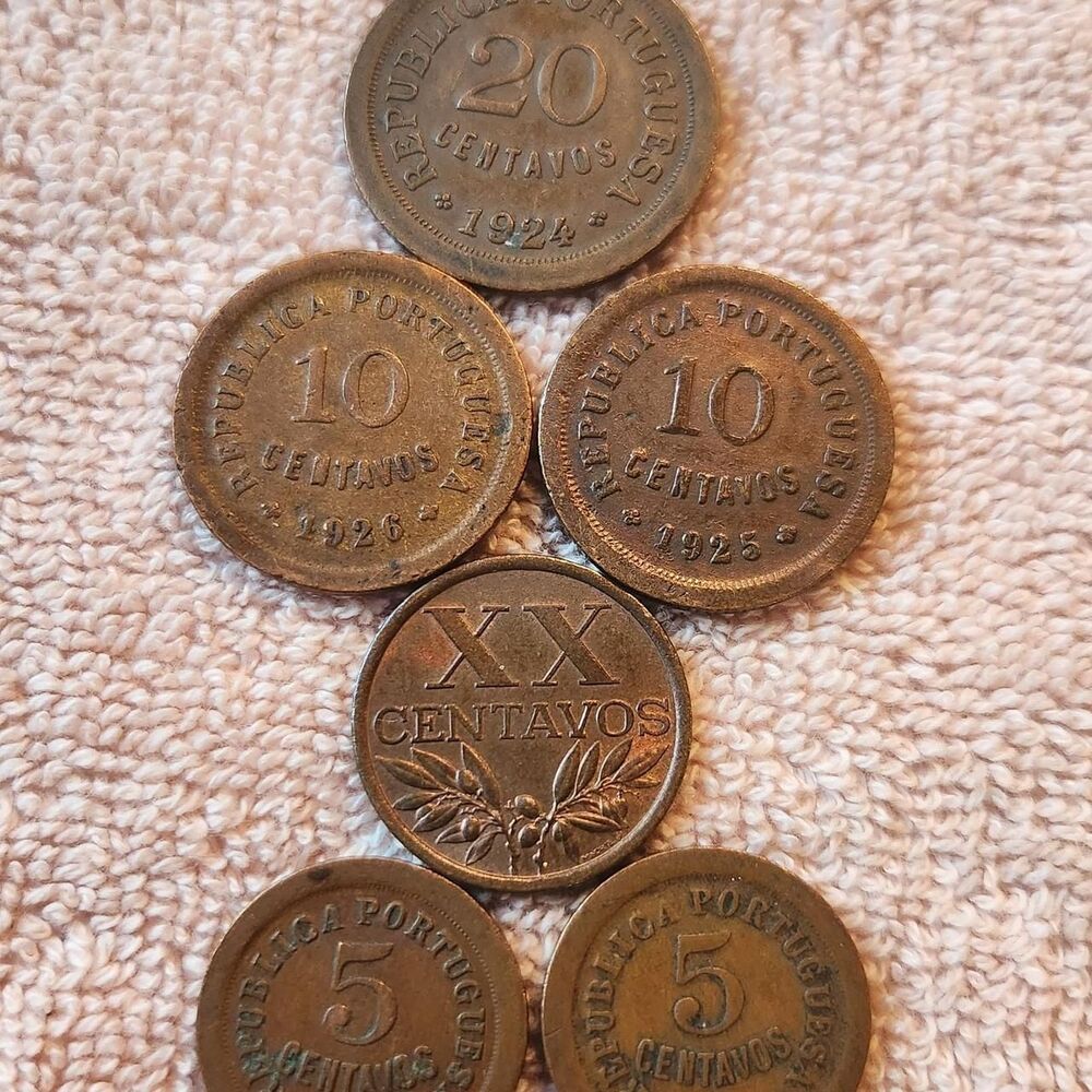 Unbranded Brown and Silver Collectibles